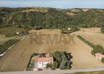 Vista delle montagne - Casa semi indipendente via fondiglie
 
56, Rosora - foto 18