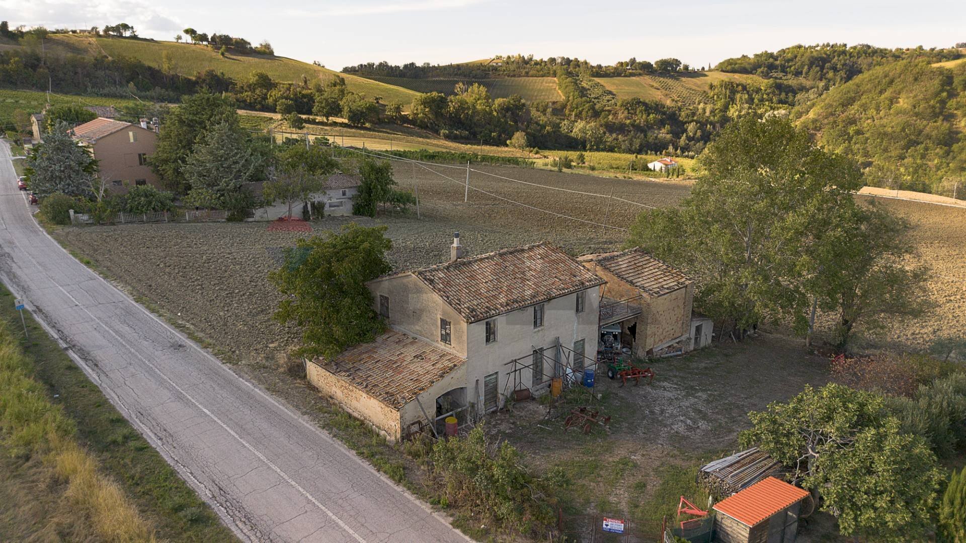 Casa all\'aperto - Rustico via fondiglie
 
56, Rosora - foto 1