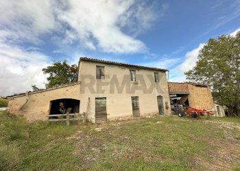Casa all\'aperto - Rustico via fondiglie
 
56, Rosora - foto 3