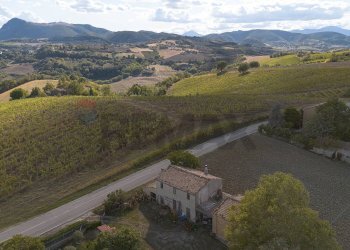 Vista delle montagne - Rustico via fondiglie
 
56, Rosora - foto 6