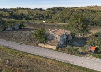 Casa all\'aperto - Rustico via fondiglie
 
56, Rosora - foto 9