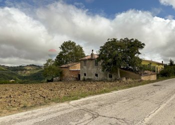 Casa all\'aperto - Rustico via fondiglie
 
56, Rosora - foto 10