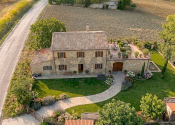 Casa all\'aperto - Rustico via fondiglie
 
56, Rosora - foto 2