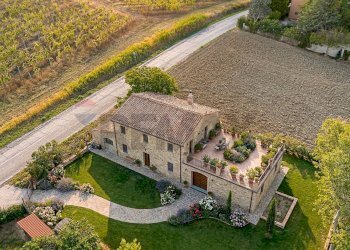 Casa all\'aperto - Rustico via fondiglie
 
56, Rosora - foto 5