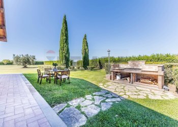 Giardino - Agriturismo STRADA PROVINCIALE RIMININO KM 4, 200
 
108, Canino - foto 9