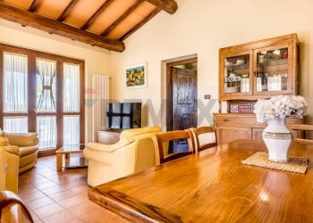 Sala da pranzo - Agriturismo STRADA PROVINCIALE RIMININO KM 4, 200
 
108, Canino - foto 32