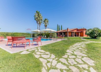 Piscina - Villa STRADA PROVINCIALE RIMININO KM 4, 200
 
108, Canino - foto 1