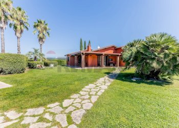 Giardino - Villa STRADA PROVINCIALE RIMININO KM 4, 200
 
108, Canino - foto 19