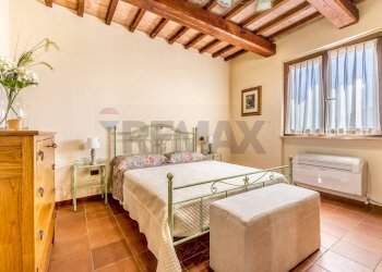 Camera / camera da letto - Villa STRADA PROVINCIALE RIMININO KM 4, 200
 
108, Canino - foto 42