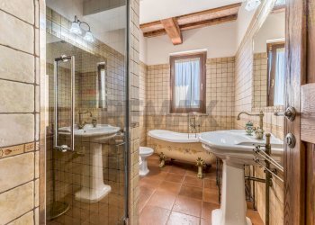 Bagno - Villa STRADA PROVINCIALE RIMININO KM 4, 200
 
108, Canino - foto 43