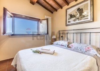 Camera / camera da letto - Villa STRADA PROVINCIALE RIMININO KM 4, 200
 
108, Canino - foto 58