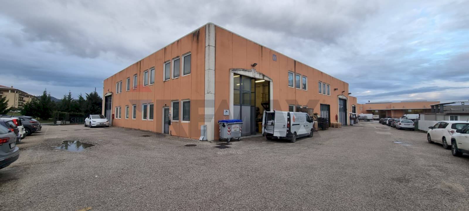 Edificio all\'aperto - Capannone Perugia - foto 1