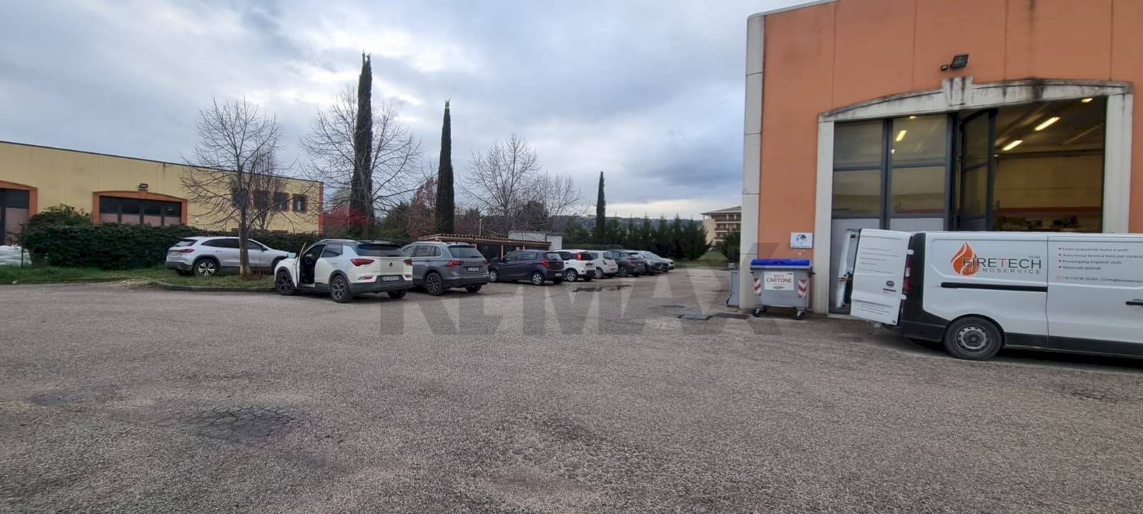 Edificio all\'aperto - Capannone Perugia - foto 3