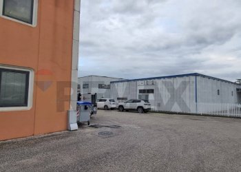 Edificio all\'aperto - Capannone Perugia - foto 4