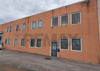 Edificio all\'aperto - Capannone Perugia - foto 5