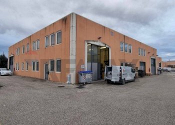 Edificio all\'aperto - Capannone Perugia - foto 6