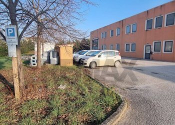 Edificio all\'aperto - Capannone Perugia - foto 14