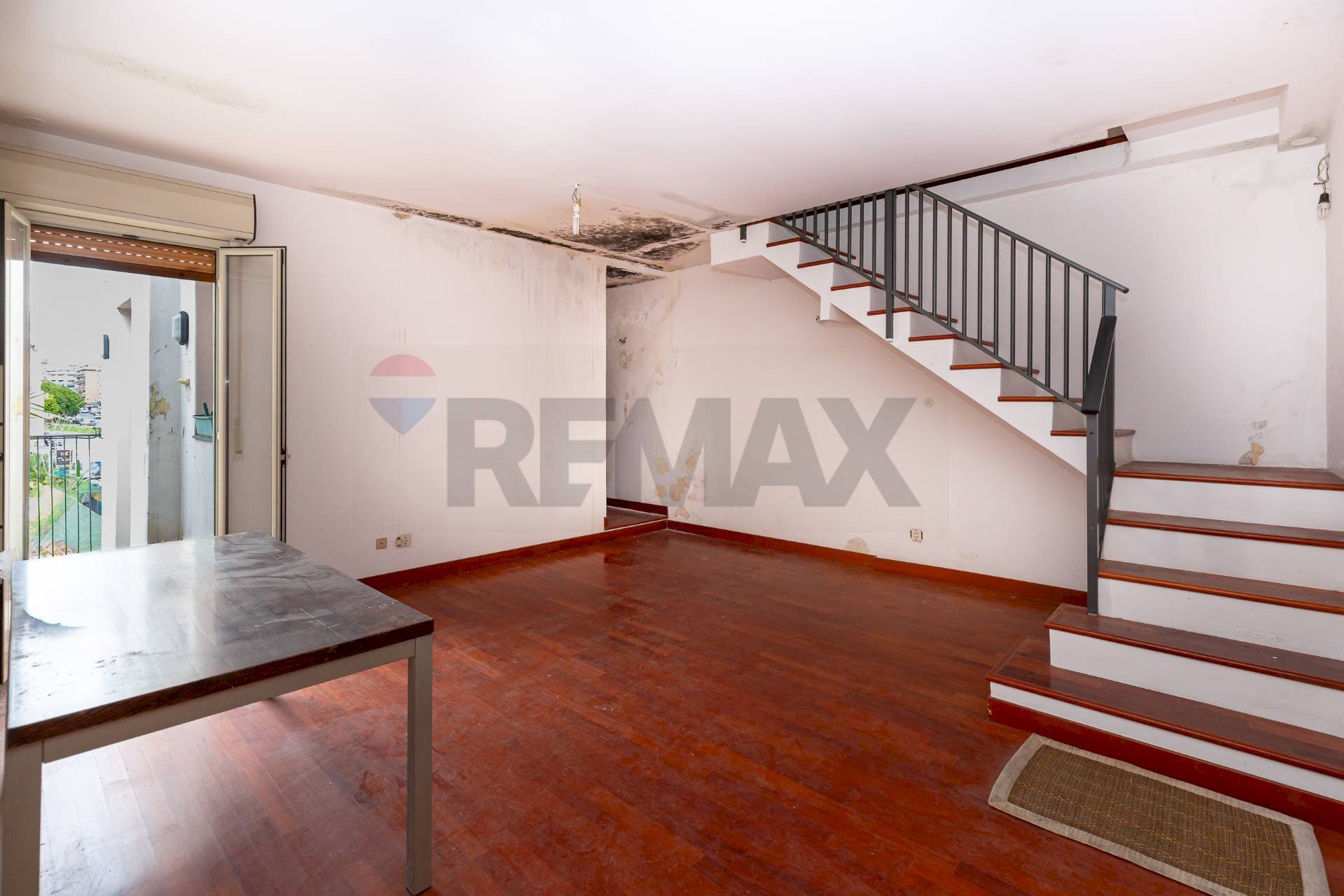 Scale - Trilocale Via Santa Maria Della Catena
 
112, Catania - foto 2