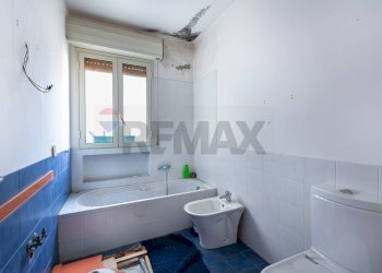 Bagno - Trilocale Via Santa Maria Della Catena
 
112, Catania - foto 6