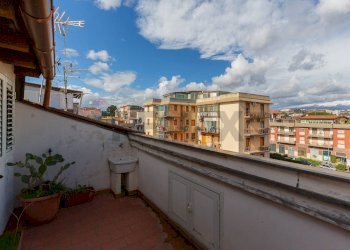 Terrazza - Trilocale Via Santa Maria Della Catena
 
112, Catania - foto 9