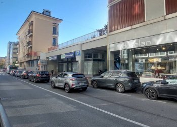 Edificio all\'aperto - Shop via manzoni
21, Monza - photo 1