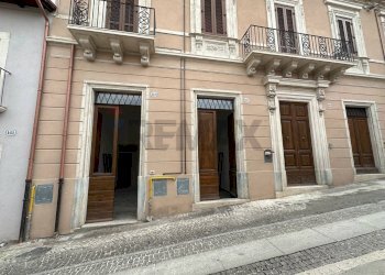 Edificio all\'aperto - Four-room apartment Via Roma
 
157, L'Aquila - photo 1