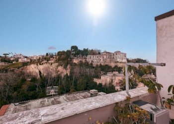 Edificio all\'aperto - Attico Salita della Riccia
 
2, Napoli - foto 5