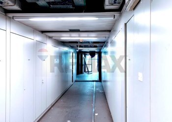 Hall / corridoio - Ufficio CENTRO DIREZIONALE IS.G3
 
4, Napoli - foto 3