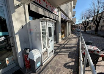Balcone - Attività Commerciale Mazzini
32, Cisano Bergamasco - foto 7