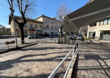 Edificio all\\\'aperto - Attività Commerciale Mazzini
32, Cisano Bergamasco - foto 13