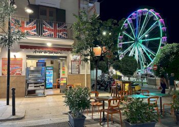 Edificio all\'aperto - Locale Commerciale Viale XXIV Maggio
 
53, Vieste - foto 1