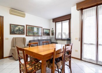 Sala da pranzo - Quadrilocale Via Battilocchi
 
9, Collecchio - foto 9