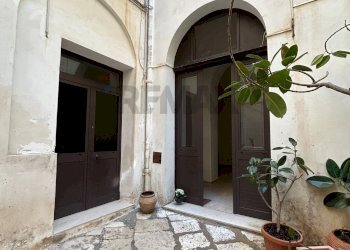 Edificio all\'aperto - Ufficio VIA XXX GENNAIO
 
23, Trapani - foto 1