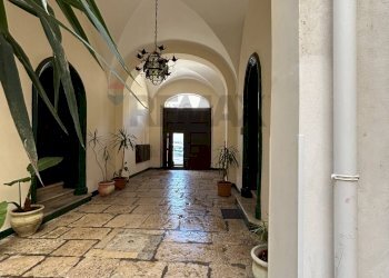 Hall / corridoio - Ufficio VIA XXX GENNAIO
 
23, Trapani - foto 4