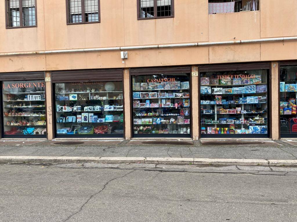 Foto 7 - Commercial Premises Via Amico Aspertini
 
235, Roma - photo 2