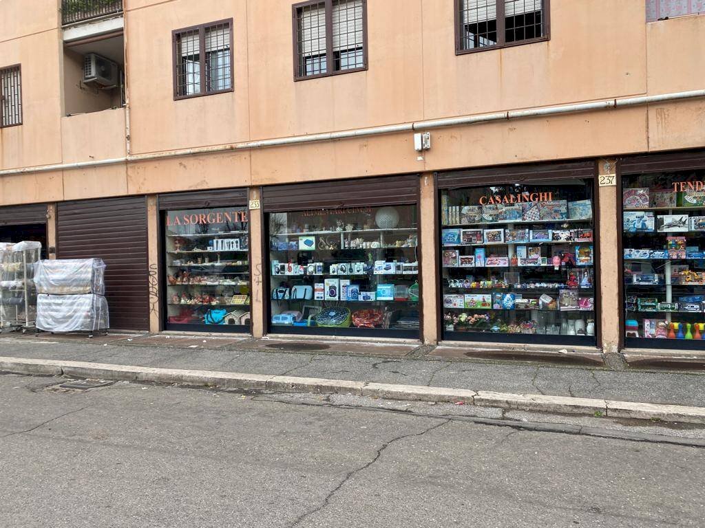 Foto 8 - Commercial Premises Via Amico Aspertini
 
235, Roma - photo 3