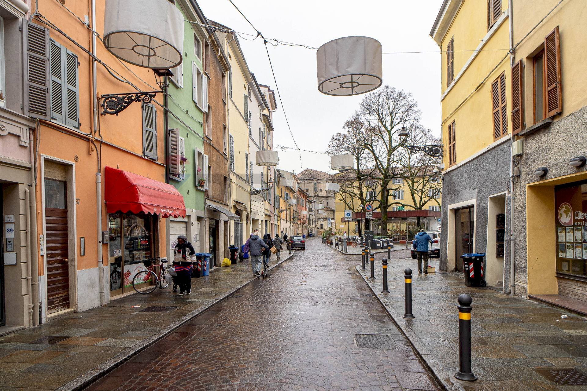 Edificio all\'aperto - Attività Commerciale strada imbriani
 
58, Parma - foto 1