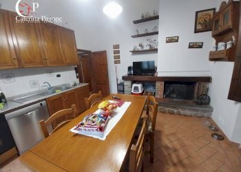 Foto 1 - Quadrilocale piazza Stazione
 
10, Dicomano - foto 1