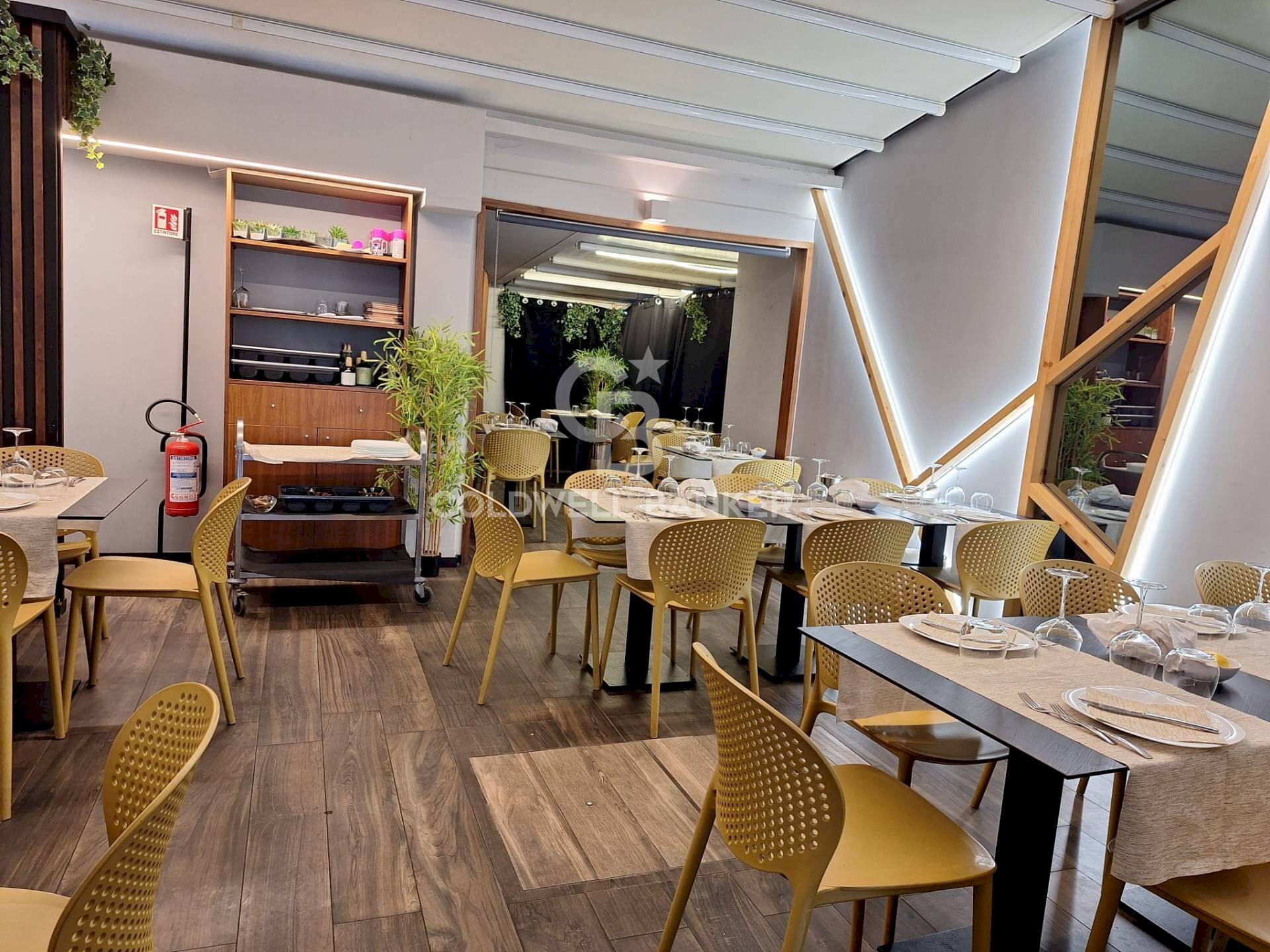 Foto 2 - Attività Commerciale Via Savoia
 
33/35, Aci Castello - foto 2