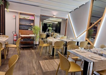 Foto 2 - Attività Commerciale Via Savoia
 
33/35, Aci Castello - foto 2