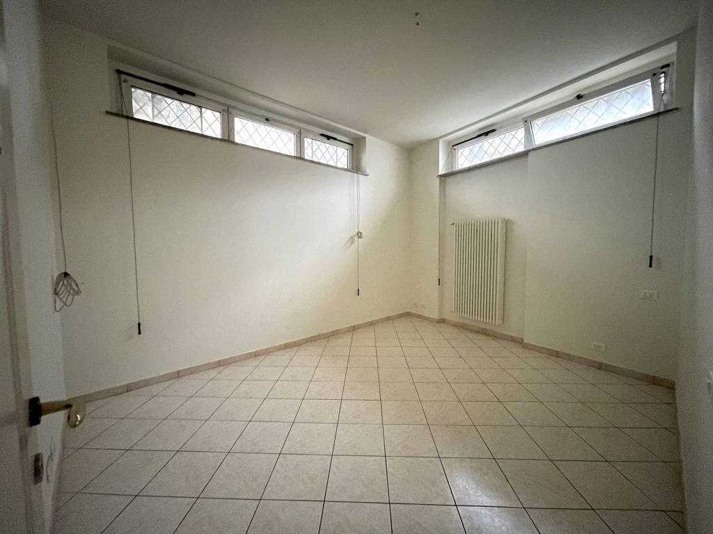 Camera da letto - Two-room apartment corso Don Luigi Orione, Tortona - photo 3