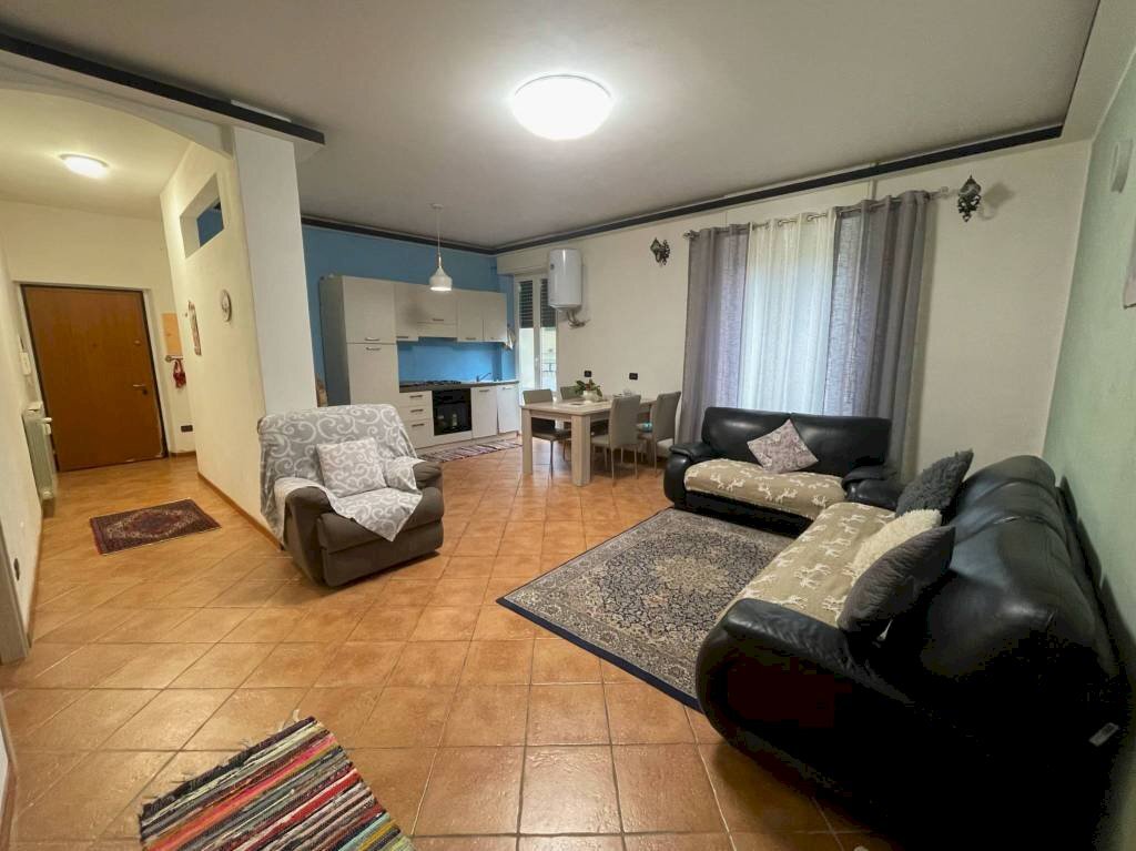 Salone - Trilocale via Carlo Mirabello, Tortona - foto 1