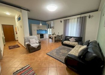 Salone - Trilocale via Carlo Mirabello, Tortona - foto 1