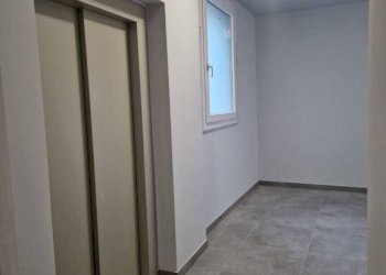 Ascensori - Bilocale viale Luigi Borri, 134, Varese (zona Bustecche) - foto 3