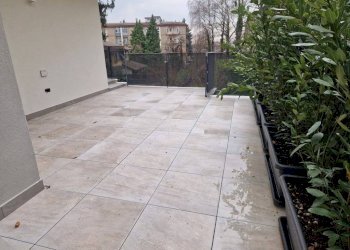 Terrazzo - Trilocale viale Luigi Borri, 134, Varese (zona Bustecche) - foto 1