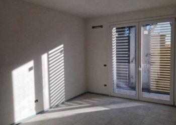Camera da letto - Trilocale viale Luigi Borri, 134, Varese (zona Bustecche) - foto 6