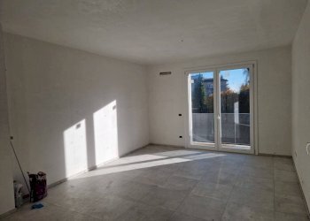 Camera da letto - Trilocale viale Luigi Borri, 134, Varese (zona Bustecche) - foto 8