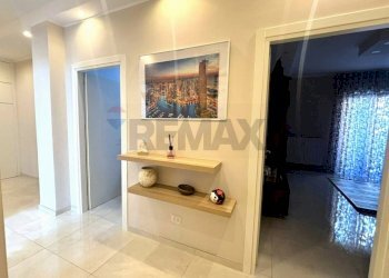 Hall / corridoio - Four-room apartment VIA GIACINTO FRANCIA
 
10, Trani - photo 9