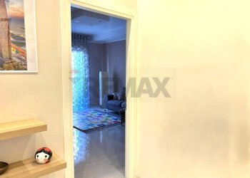 Hall / corridoio - Four-room apartment VIA GIACINTO FRANCIA
 
10, Trani - photo 10