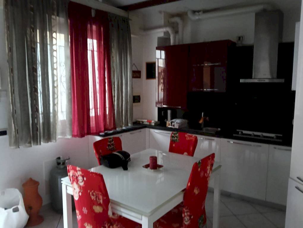 Cucina - Bilocale via Camillo Benso di Cavour, 59, Corsico - foto 2